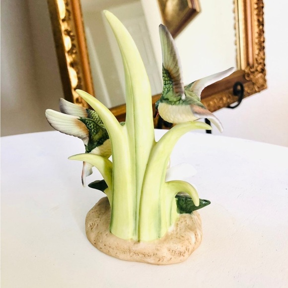 Vintage hummingbird figurine by Lefton - Picture 6 of 13